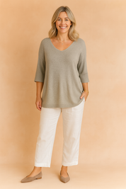 Barbara | Casual Elegance with a V-Neck 2