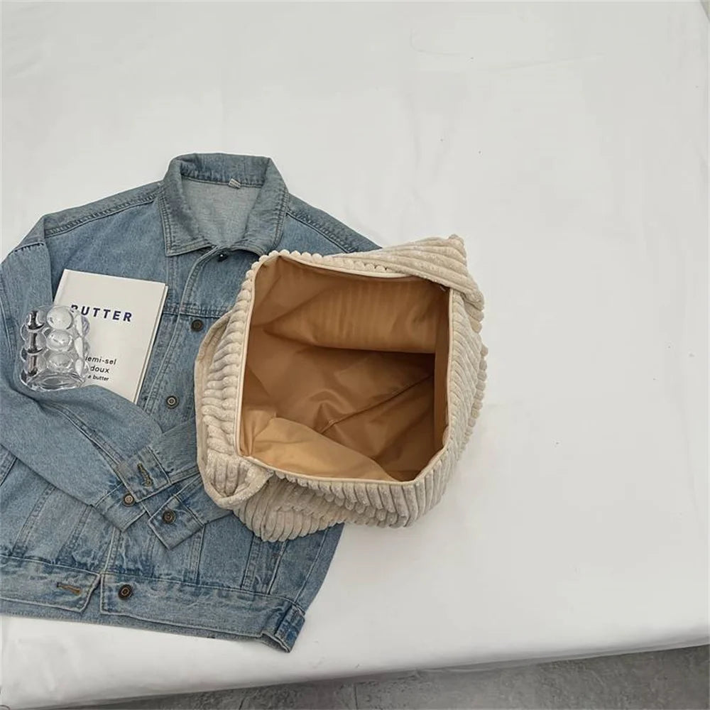 CLARA | Corduroy Shoulder Bag 4