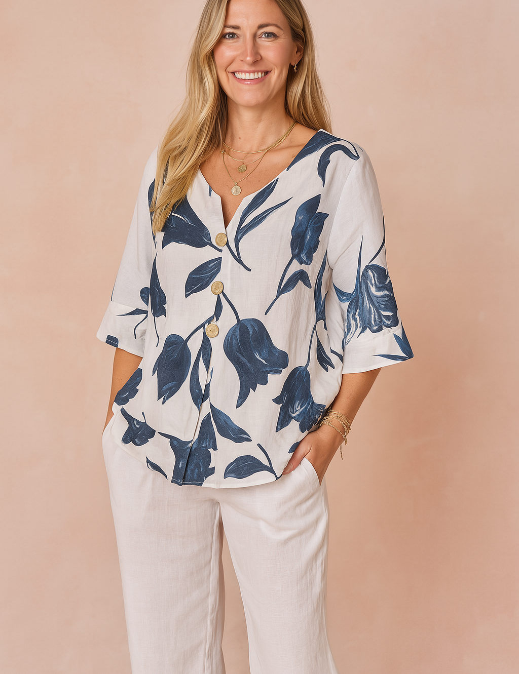 Dominika | Elegant blouse with a floral print and buttons 0