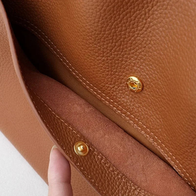 ELLEN | Stylish and Spacious Leather Bag 4