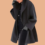 Elegant oversize women's winter coat with a wide collar 4