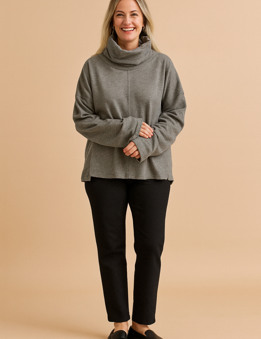 Ella | Oversized with a pronounced seam and a loose fit 0