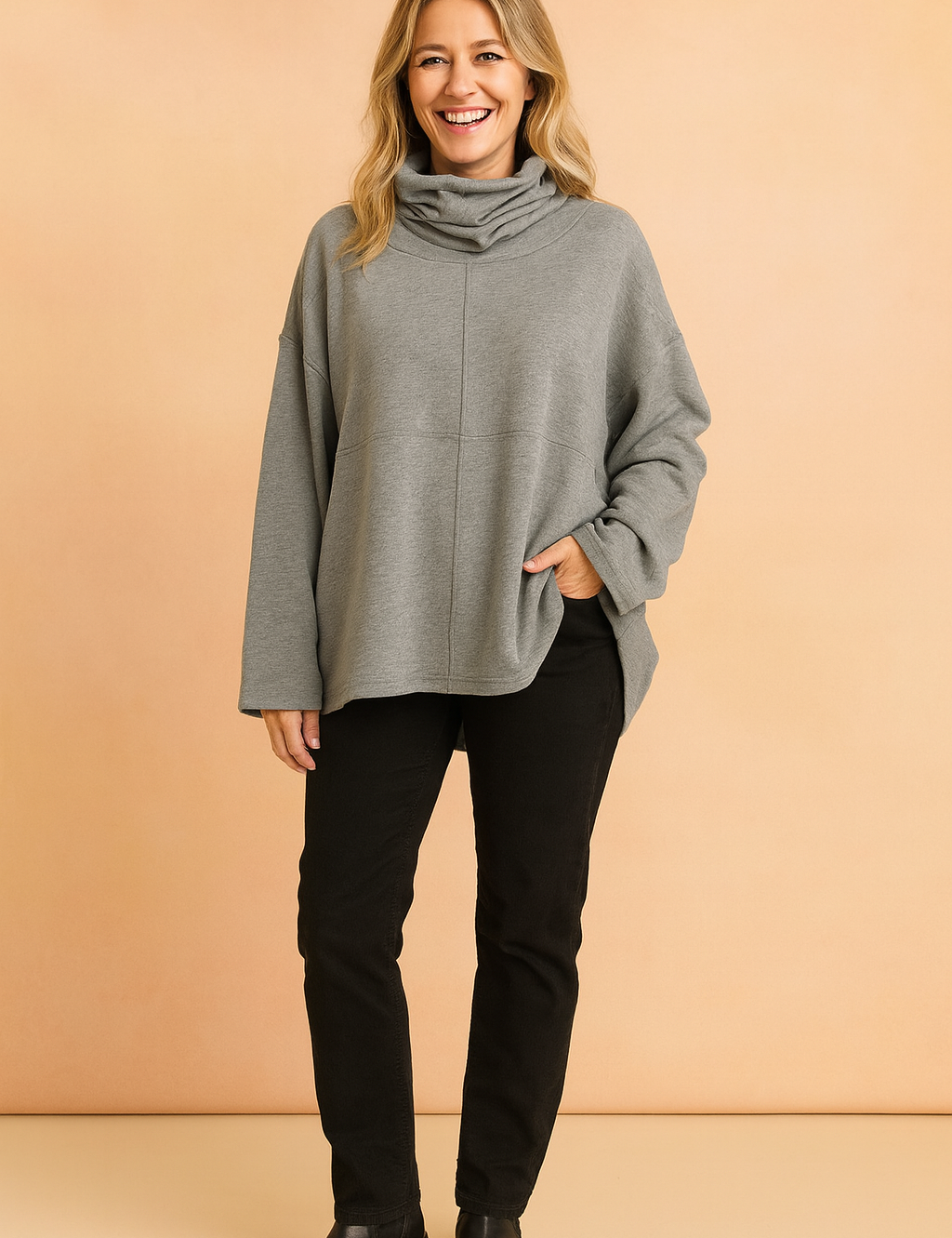 Ella | Oversized with a pronounced seam and a loose fit 1