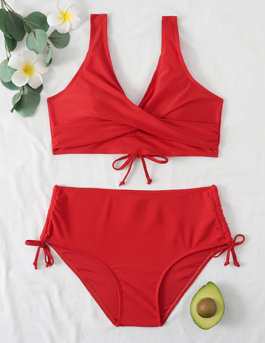 High-waisted bikini set with adjustable straps and timeless design 3