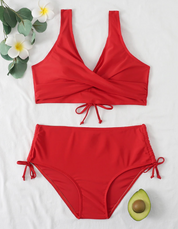 High-waisted bikini set with adjustable straps and timeless design 3