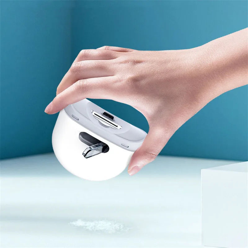 Innovative nail clipper with flashlight | Automatic and safe to use - Novclip 2