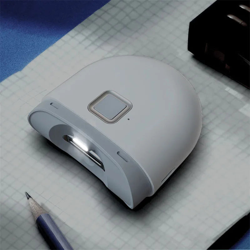 Innovative nail clipper with flashlight | Automatic and safe to use - Novclip 3