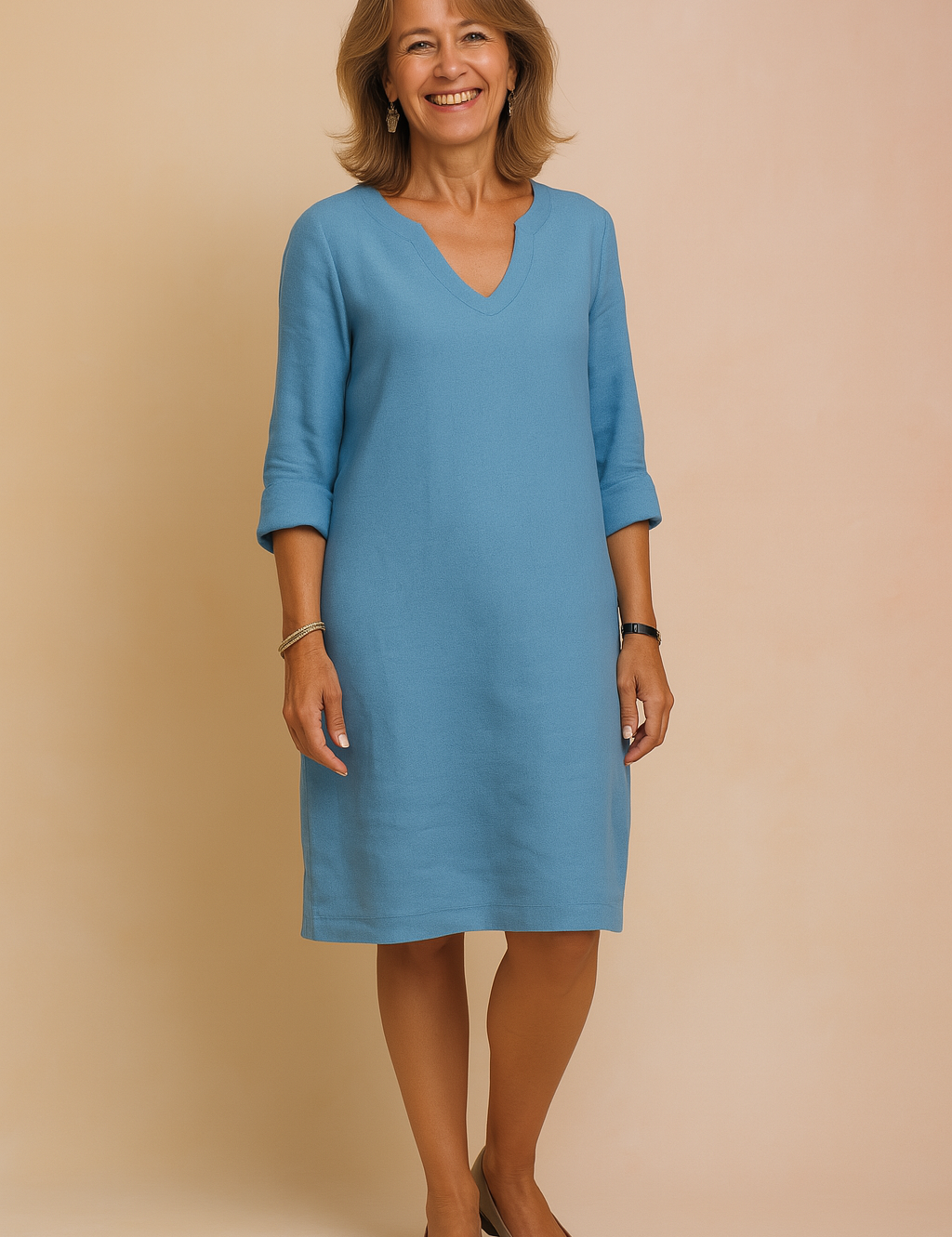 Isabela | Simple design with an elegant neckline 1