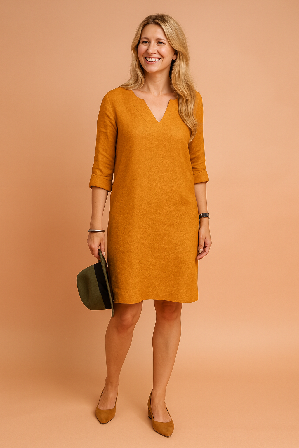 Isabela | Simple design with an elegant neckline 3