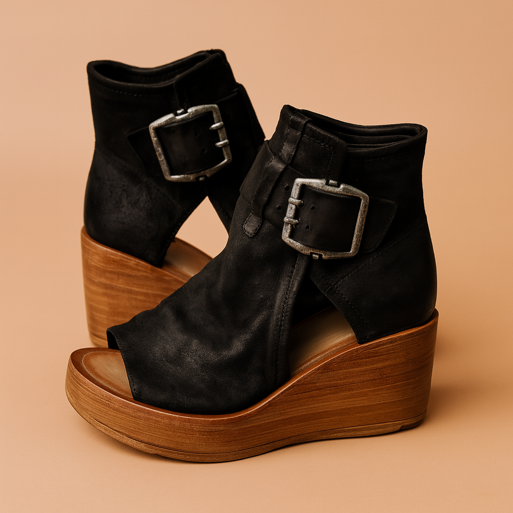 Lena | Wedge sandals with a large buckle 0