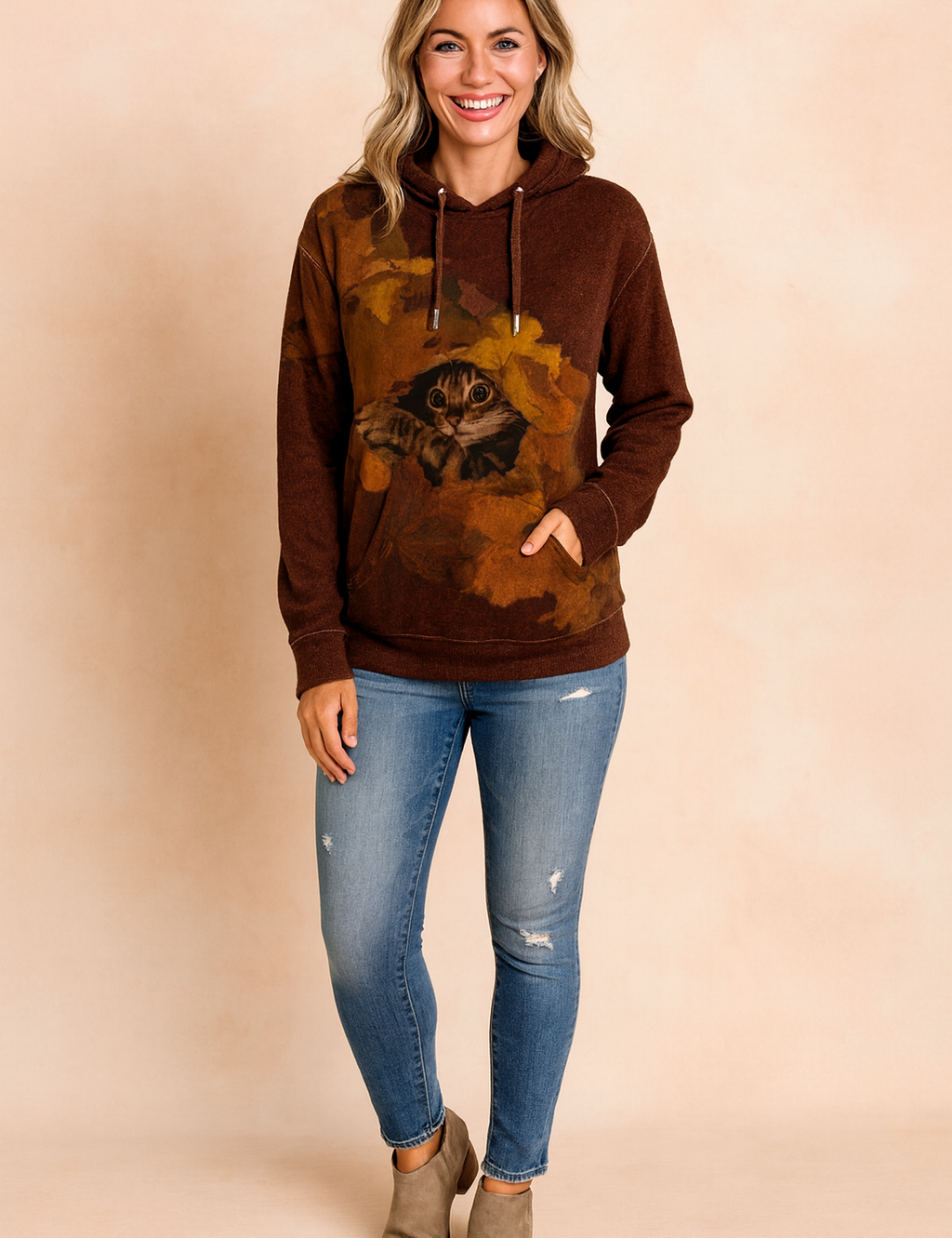 Lidia | Hoodie with an original print 1