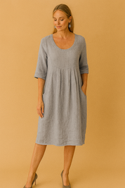 Lisa | Loose Blouse with Pockets and a Round Neckline 2