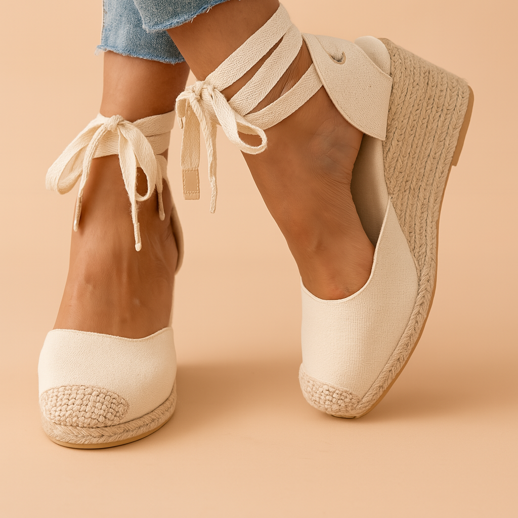 Maja | Wedge sandals with ties 0