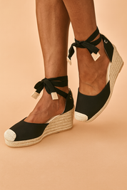 Maja | Wedge sandals with ties 2