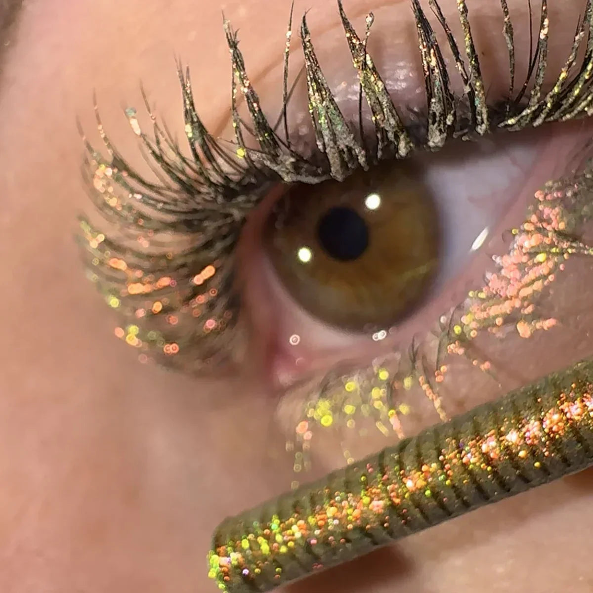 Multichrome Mascara Topper | Wasserfest | Farbwechselnder Schimmer | GlimmerCoat 1