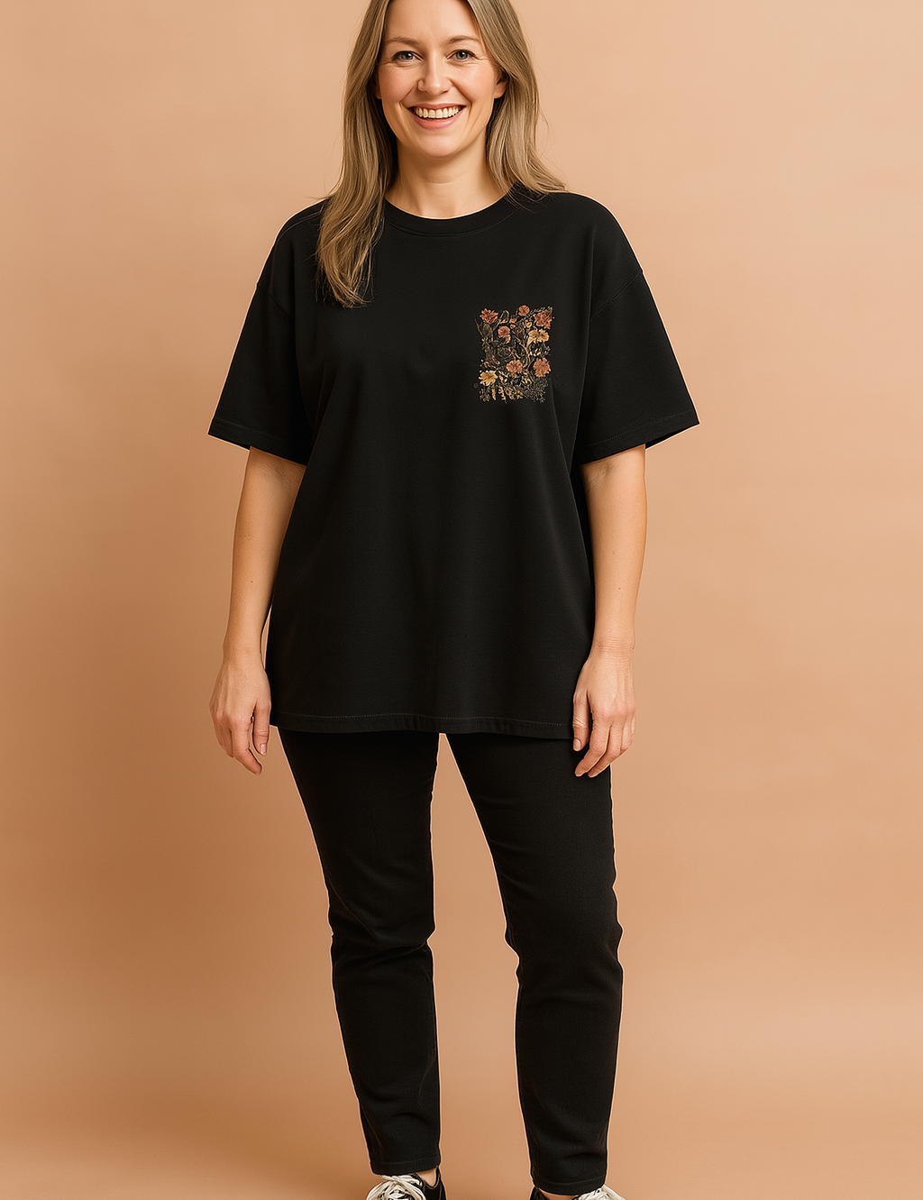 Oliwia | T-shirt with a floral pocket 3