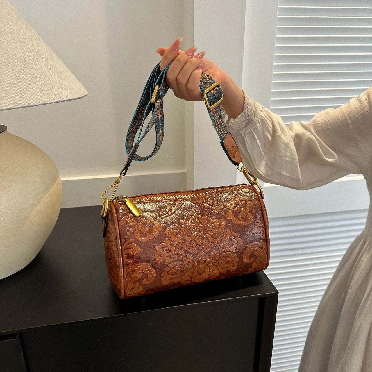 QUINN | Trendy Functional Messenger Bag 1