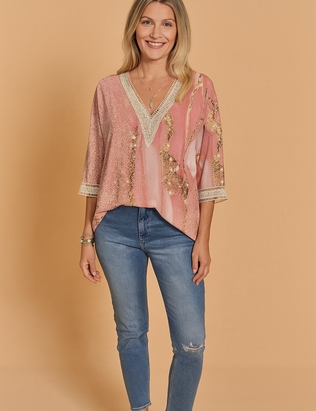 Sorella | Romantic blouse with a subtle pattern and lace trim 0