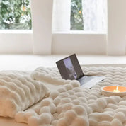 The plush blanket everyone's talking about! - WarmWool keeps you warm on cold days 6