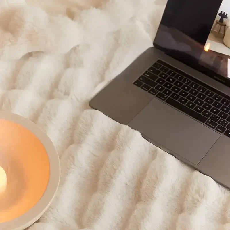 The plush blanket everyone's talking about! - WarmWool keeps you warm on cold days 7