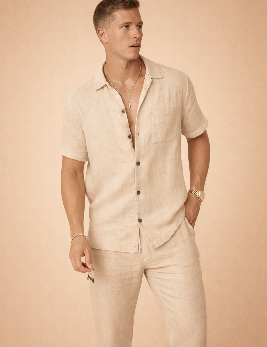 Tomasz | Men's short-sleeved button-down top – casual summer outfit 1