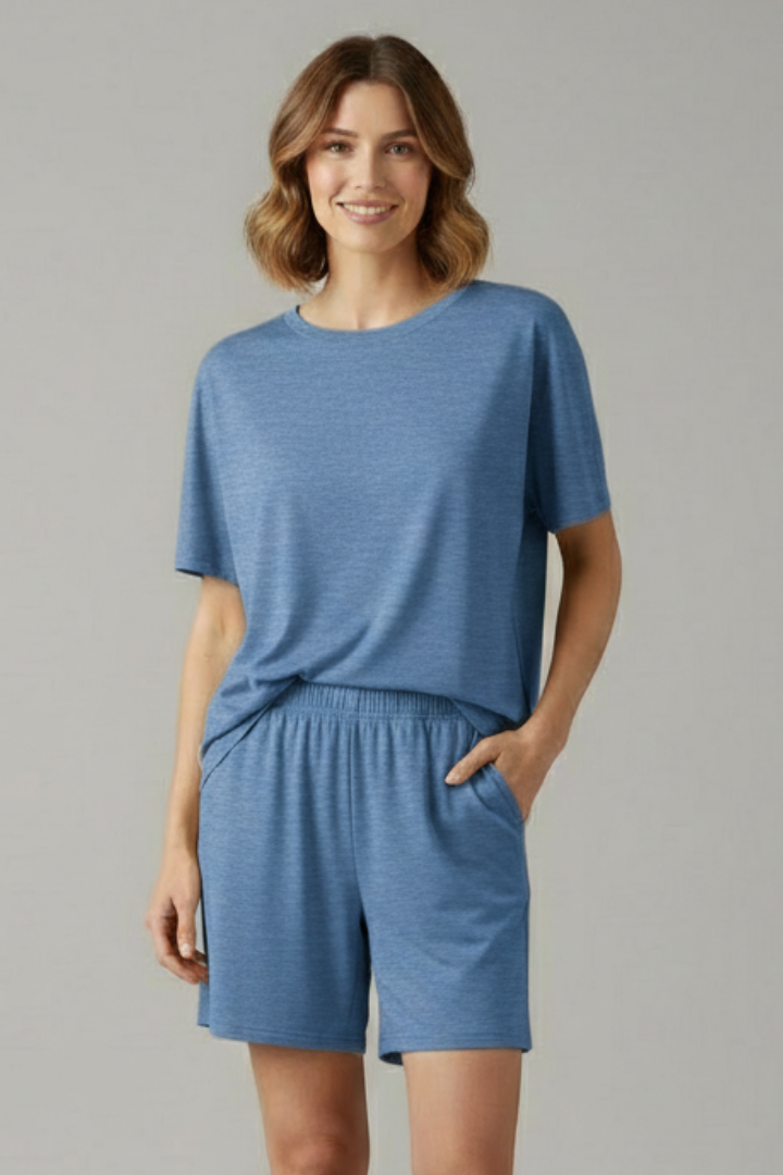 Women’s Casual Two-Piece Set with Round Neck Top and Elastic Waist Shorts 0