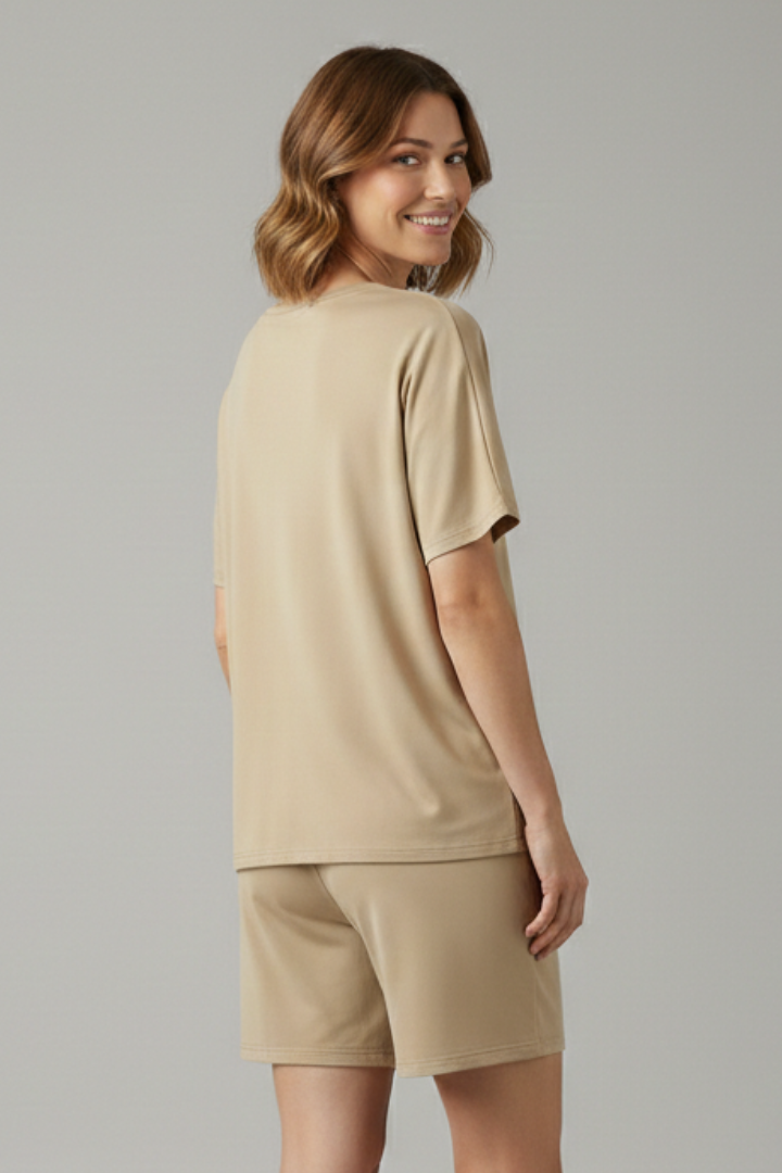 Women’s Casual Two-Piece Set with Round Neck Top and Elastic Waist Shorts 3