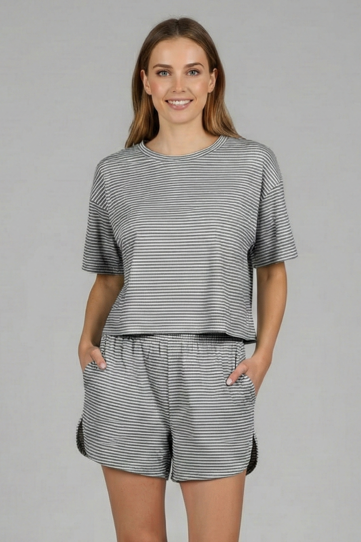 Women’s Casual Two-Piece Set with Short Sleeve Crop Top and Elastic Waist Shorts 0