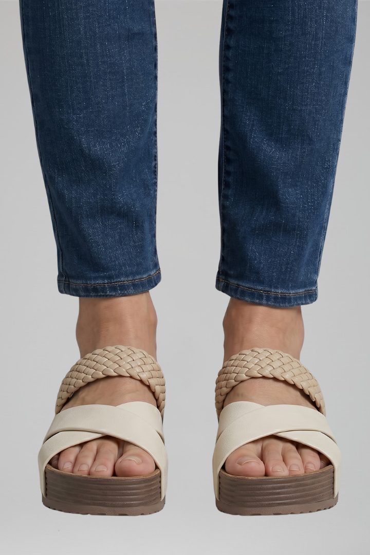 Women's Orthopedic Sandals with Arch Support and Crisscross Straps for Summer Comfort 5