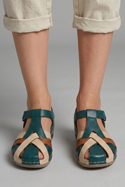 Women's Orthopedic Sandals with Arch Support and Crisscross Straps for Summer Comfort 6
