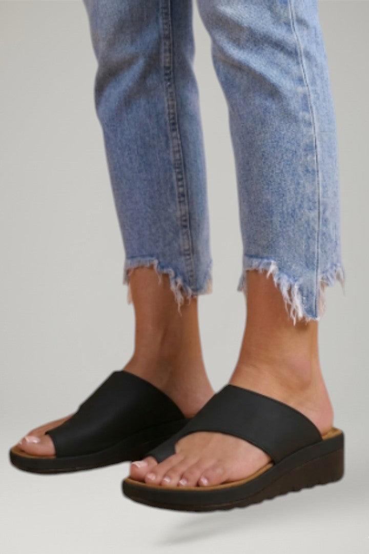 Women's Orthopedic Sandals with Arch Support and Wide Toe Box for Comfort 4