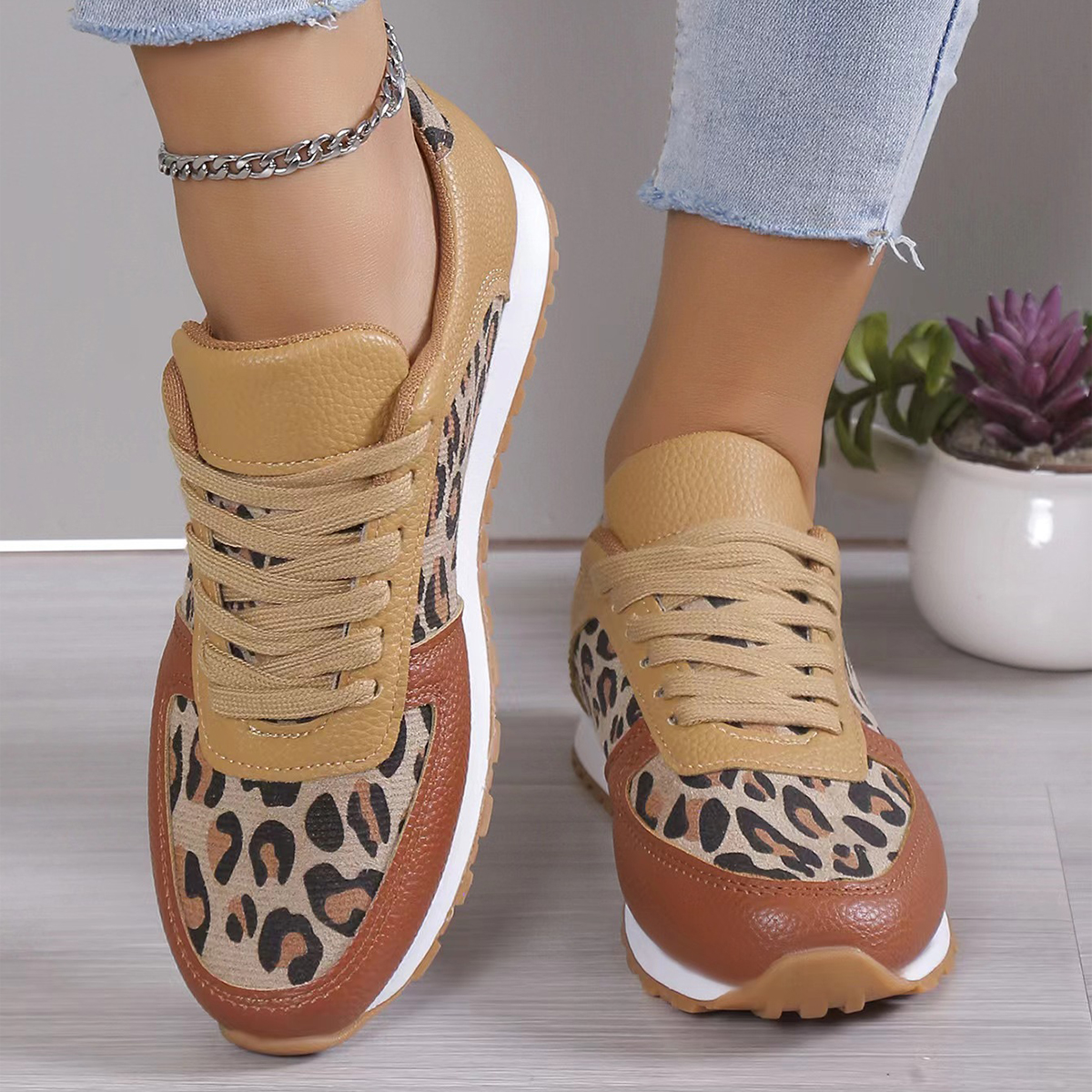 Women's Trendy Lace-Up Sneakers Comfortable Fabric 0