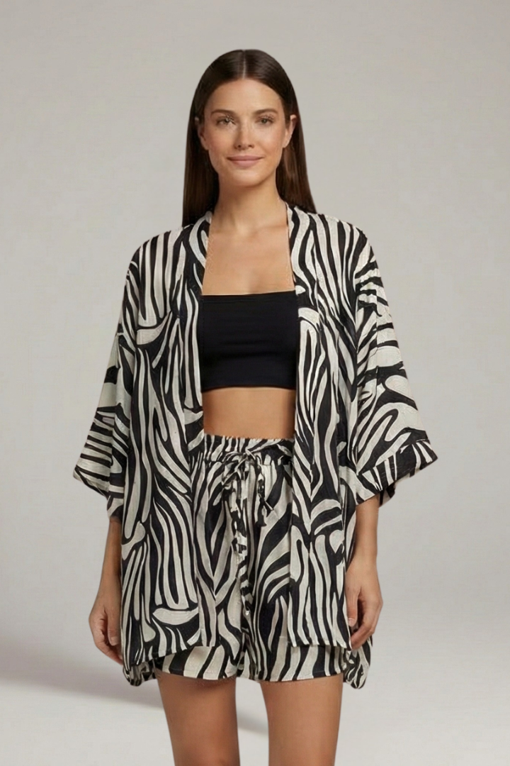 Women’s Two Piece Printed Set with Open Front Jacket and Elastic Waist Shorts 5